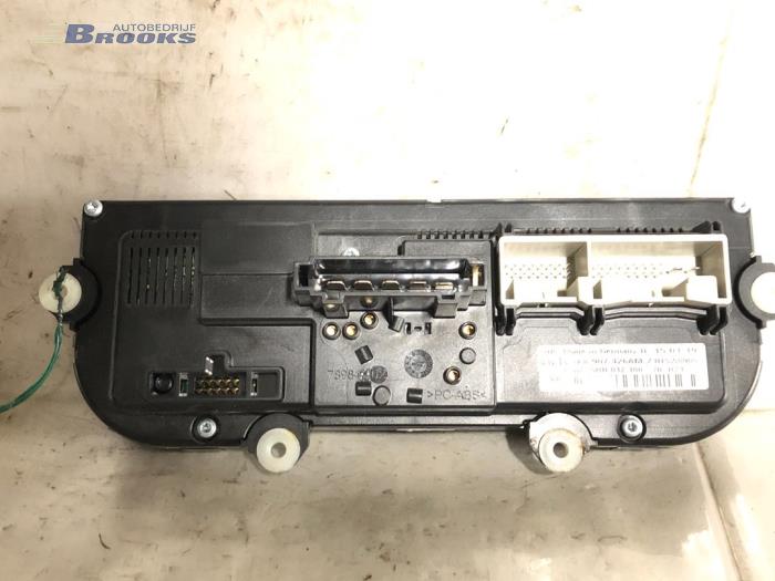 Heater control panel from a Volkswagen Caddy IV 2.0 TDI 102 2019