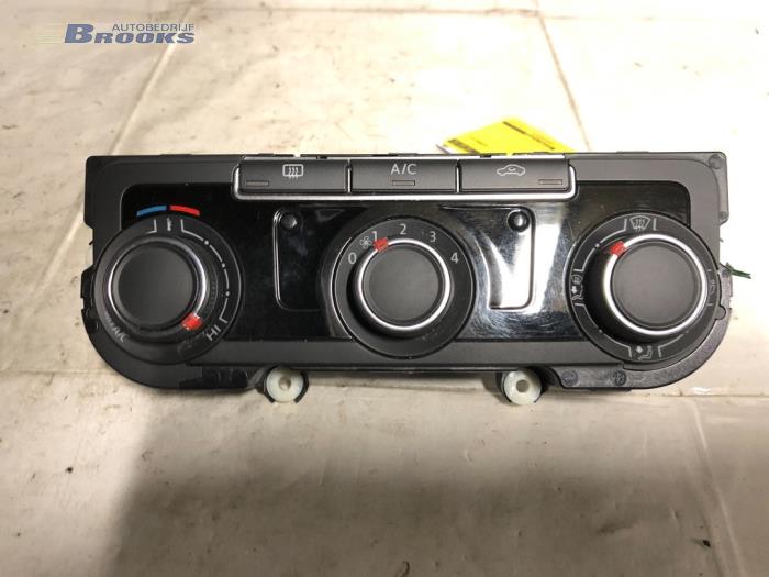 Heater control panel from a Volkswagen Caddy IV 2.0 TDI 102 2019