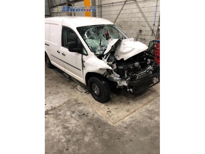 Protection montant A gauche d'un Volkswagen Caddy IV 2.0 TDI 102 2019