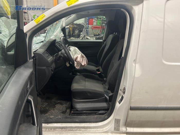Door seal 2-door, left from a Volkswagen Caddy IV 2.0 TDI 102 2019