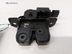 Used Tailgate lock mechanism Renault Clio IV (5R) 0.9 Energy TCE 90 12V Price € 15,00 Margin scheme offered by Autobedrijf Brooks