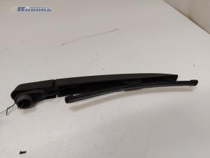 Used Rear wiper arm Renault Clio IV (5R) 0.9 Energy TCE 90 12V Price € 10,00 Margin scheme offered by Autobedrijf Brooks