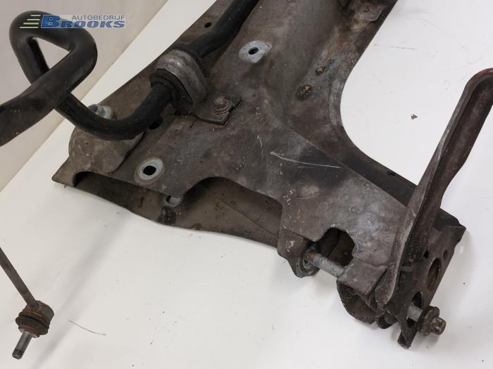 Subframe from a Renault Clio IV (5R) 0.9 Energy TCE 90 12V 2013
