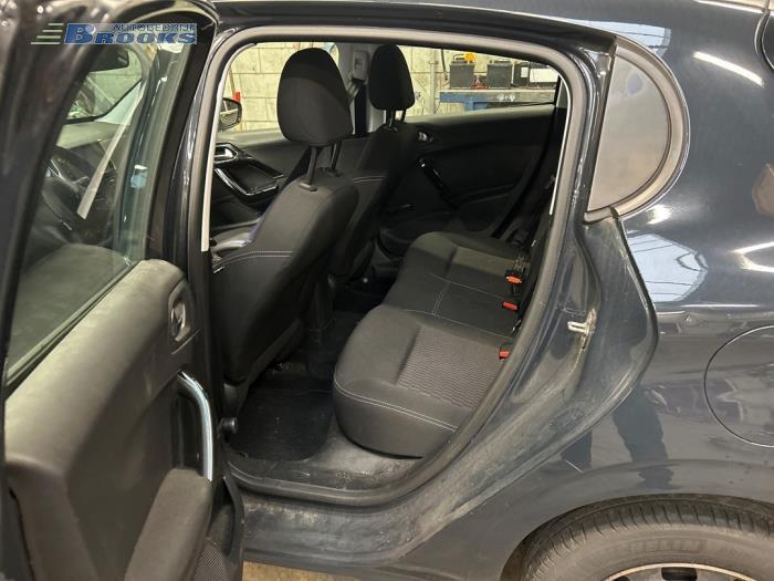 Rear door seal 4-door, left from a Peugeot 208 I (CA/CC/CK/CL) 1.2 Vti 12V PureTech 82 2018
