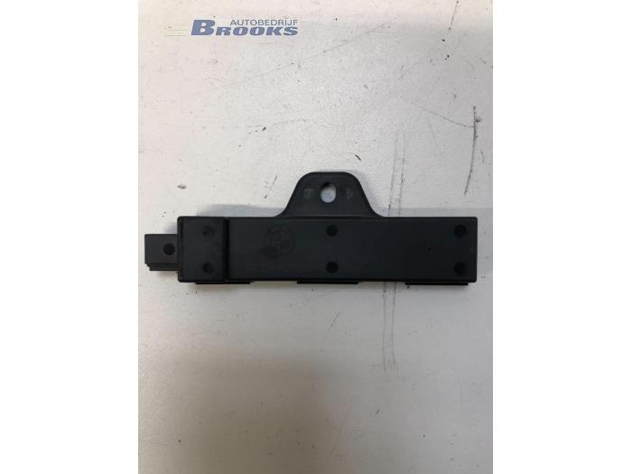 Używane Antena BMW i3 (I01) i3s 120Ah Cena € 10,00 Procedura marży oferowane przez Autobedrijf Brooks