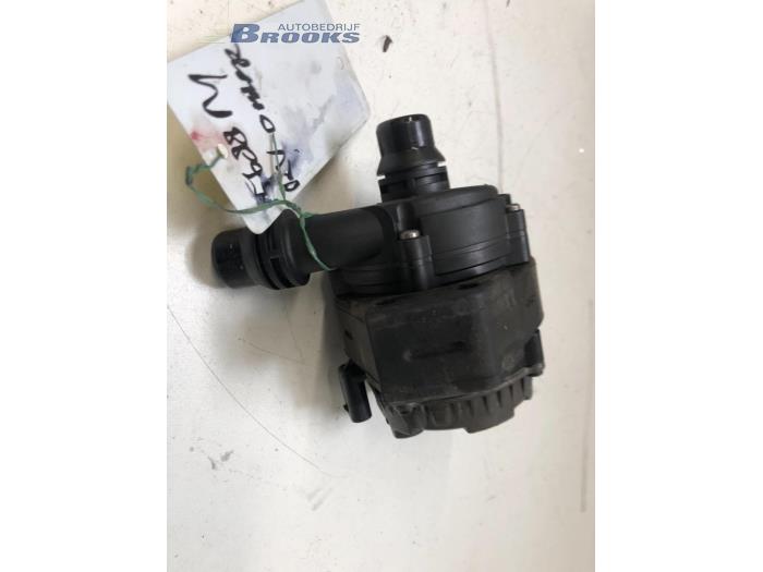 Begagnade Extra vattenpump BMW i3 (I01) i3s 120Ah Pris € 50,00 Marginaltabell erbjuds av Autobedrijf Brooks