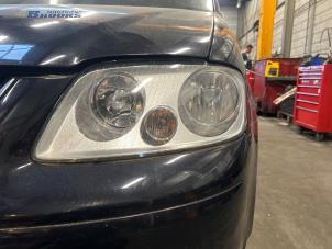 Używane Reflektor lewy Volkswagen Caddy III (2KA,2KH,2CA,2CH) 1.9 TDI Cena € 50,00 Procedura marży oferowane przez Autobedrijf Brooks