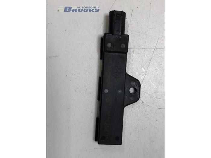 Używane Keyless Entry-Antena BMW i3 (I01) i3s 120Ah Cena € 20,00 Procedura marży oferowane przez Autobedrijf Brooks