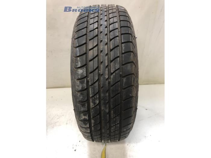 Używane Opona Cena € 20,00 Procedura marży oferowane przez Autobedrijf Brooks