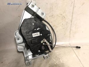 Używane Mechanizm zamka tylnych drzwi samochodu dostawczego Volkswagen Caddy IV 2.0 TDI 102 Cena € 75,00 Procedura marży oferowane przez Autobedrijf Brooks