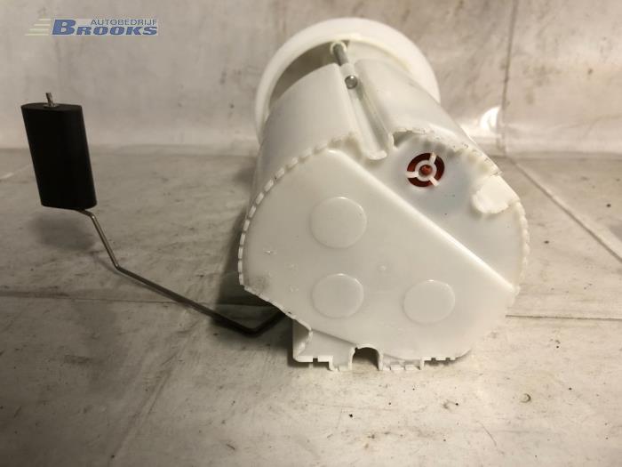 Electric fuel pump from a Fiat Bravo (198A) 1.4 MultiAir 16V 2011