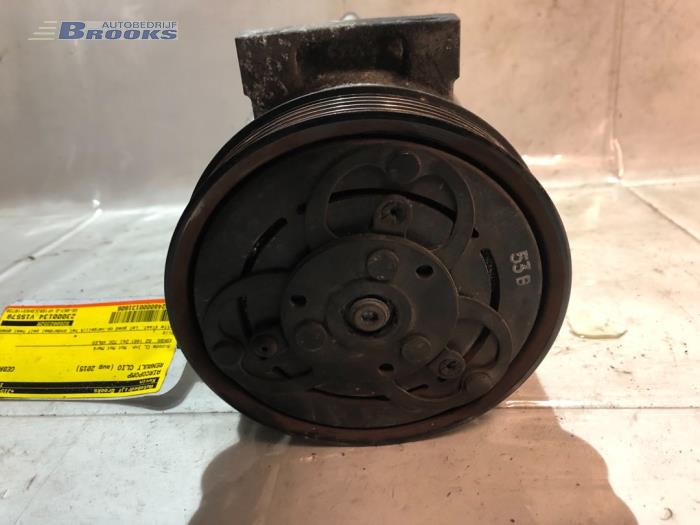Air conditioning pump from a Renault Clio IV (5R) 1.5 Energy dCi 90 FAP 2015
