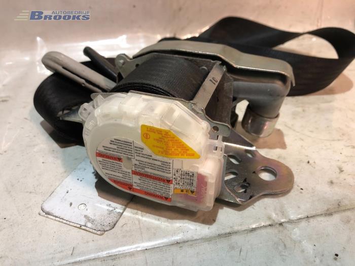 Front seatbelt, left from a Suzuki SX4 (EY/GY) 1.6 16V VVT Comfort,Exclusive Autom. 2007