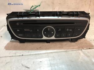Usados Reproductor de CD y radio Renault Twingo II (CN) 1.2 16V Precio € 30,00 Norma de margen ofrecido por Autobedrijf Brooks