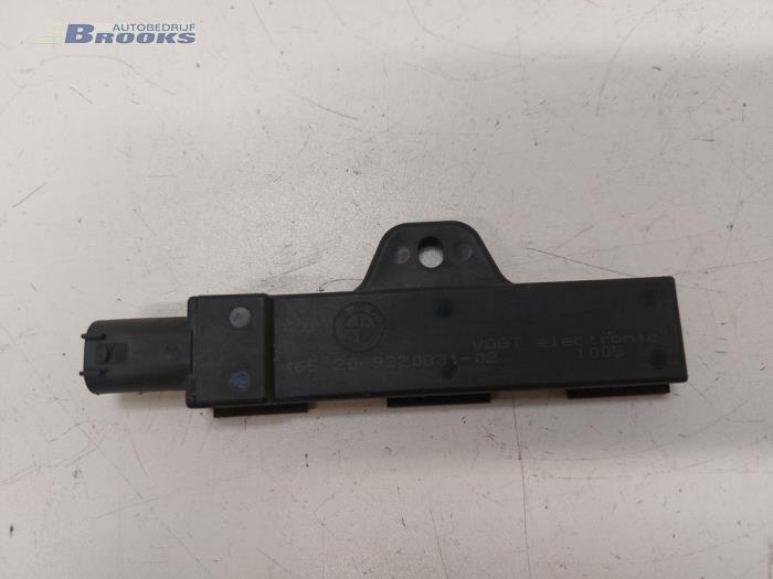 Używane Keyless Entry-Antena BMW i3 (I01) i3s 120Ah Cena € 20,00 Procedura marży oferowane przez Autobedrijf Brooks