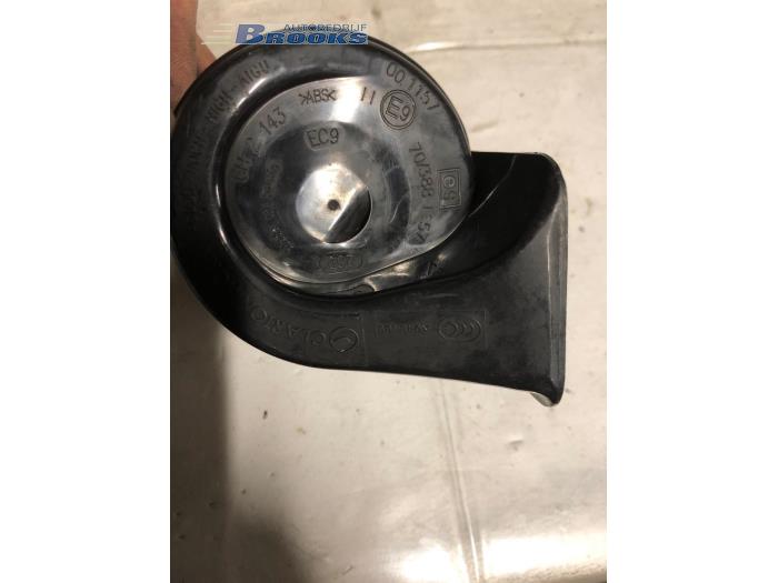 Horn from a BMW 3 serie Touring (F31) 316i 1.6 16V 2014