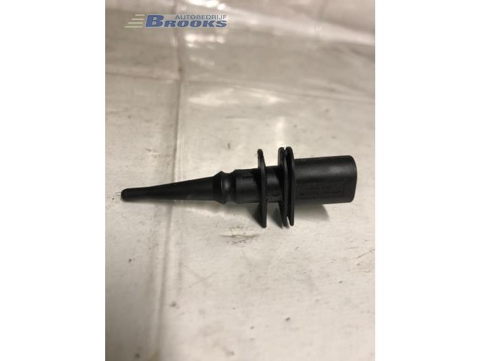 Outside temperature sensor from a BMW 3 serie Touring (F31) 316i 1.6 16V 2014