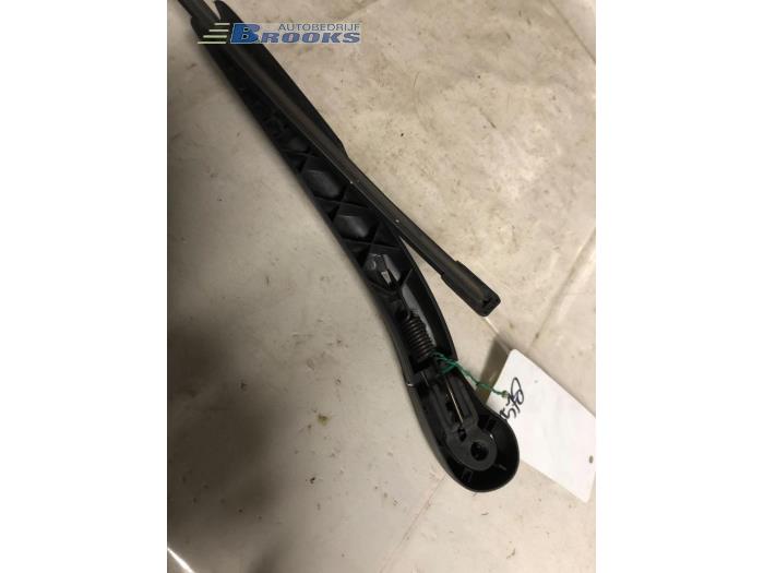 Rear wiper arm from a BMW 3 serie Touring (F31) 316i 1.6 16V 2014