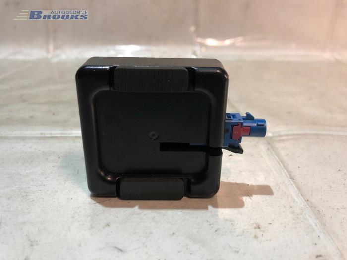 Używane Antena GPS Ford Fiesta 6 (JA8) 1.0 Ti-VCT 12V 65 Cena € 15,00 Procedura marży oferowane przez Autobedrijf Brooks