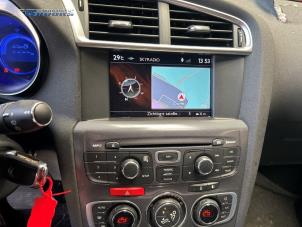 Used Navigation display Citroen C4 Berline (NC) 1.6 16V VTi Price € 250,00 Margin scheme offered by Autobedrijf Brooks