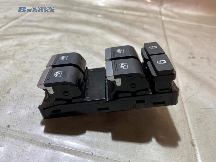 Usados Interruptor de ventanilla eléctrica Audi Q4 (F4B) 35 e-tron Precio € 20,00 Norma de margen ofrecido por Autobedrijf Brooks