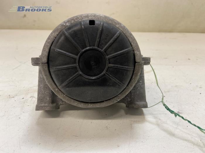 Usagé Support moteur Audi A4 Avant (B8) 2.0 TDI 16V Prix € 50,00 Règlement à la marge proposé par Autobedrijf Brooks