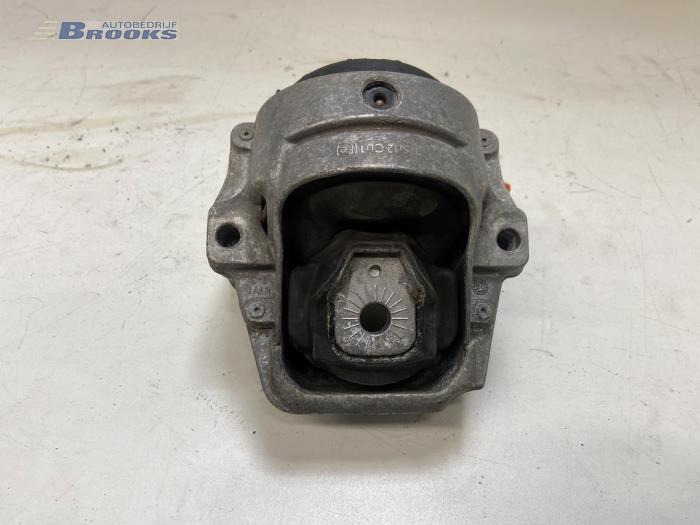 Usagé Support moteur Audi A4 Avant (B8) 2.0 TDI 16V Prix € 30,00 Règlement à la marge proposé par Autobedrijf Brooks