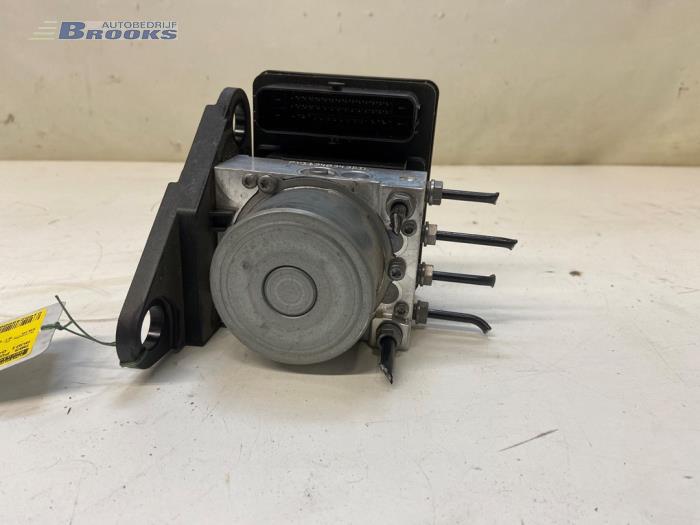 Begagnade ABS-pump Audi Q4 (F4B) 35 e-tron Pris € 300,00 Marginaltabell erbjuds av Autobedrijf Brooks
