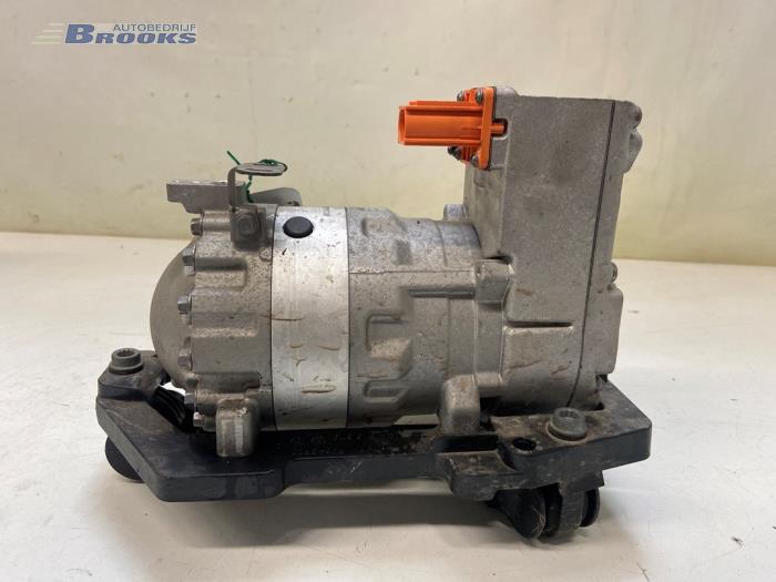 Used Air conditioning pump Audi Q4 (F4B) 35 e-tron Price € 500,00 Margin scheme offered by Autobedrijf Brooks