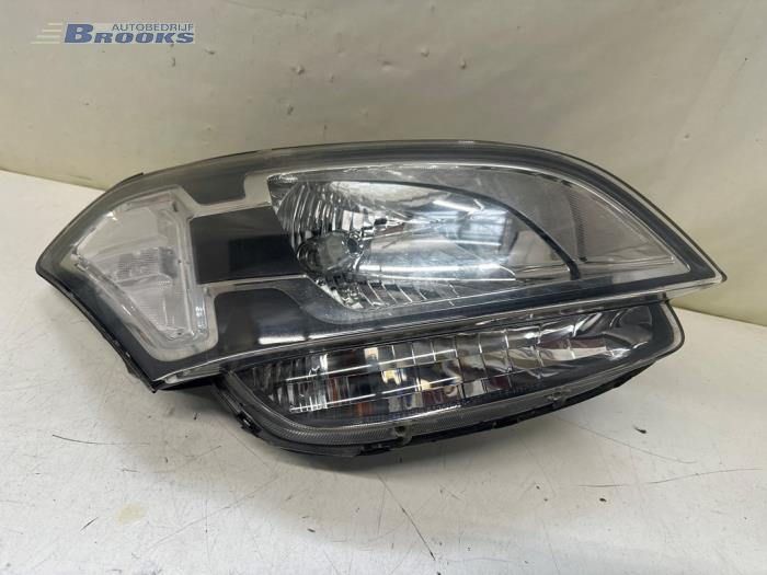 Używane Reflektor prawy Kia Soul I (AM) 1.6 CVVT 16V Cena € 100,00 Procedura marży oferowane przez Autobedrijf Brooks