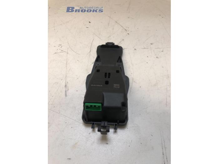 Gebrauchte Bremsassistent Sensor Volvo V40 (MV) 2.0 D2 16V Preis € 25,00 Margenregelung angeboten von Autobedrijf Brooks