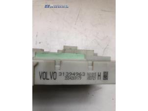 Module électronique central d'un Volvo V40 (MV) 2.0 D2 16V 2015