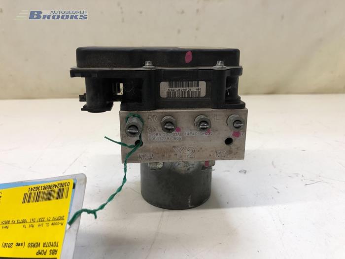 Begagnade ABS-pump Toyota Verso 2.2 16V D-CAT Pris € 125,00 Marginaltabell erbjuds av Autobedrijf Brooks