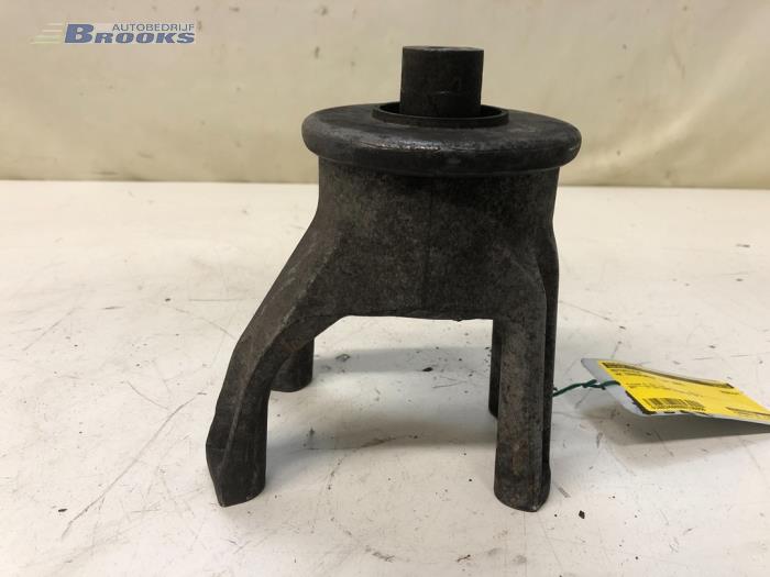Usagé Support moteur Volkswagen Transporter T5 2.5 TDi Prix € 20,00 Règlement à la marge proposé par Autobedrijf Brooks