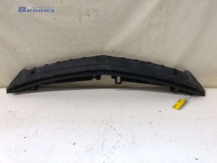 Begagnade Front Mercedes A (W176) 1.6 A-180 16V Pris € 25,00 Marginaltabell erbjuds av Autobedrijf Brooks
