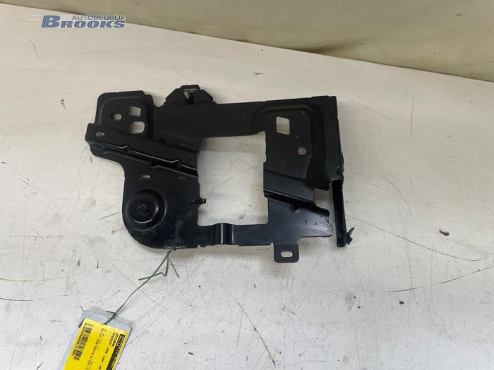 Begagnade Batterilåda Peugeot 208 I (CA/CC/CK/CL) 1.4 HDi Pris € 15,00 Marginaltabell erbjuds av Autobedrijf Brooks