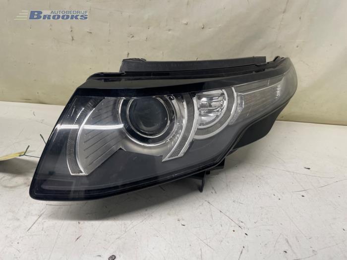 Używane Reflektor lewy Landrover Range Rover Evoque (LVJ/LVS) 2.2 TD4 16V 5-drs. Cena € 550,00 Procedura marży oferowane przez Autobedrijf Brooks