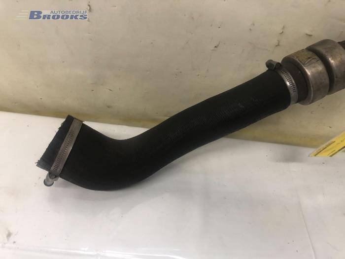 Intercooler Rohr van een Land Rover Range Rover Evoque (LVJ/LVS) 2.2 TD4 16V 5-drs. 2013