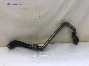 Intercooler Rohr van een Land Rover Range Rover Evoque (LVJ/LVS) 2.2 TD4 16V 5-drs. 2013