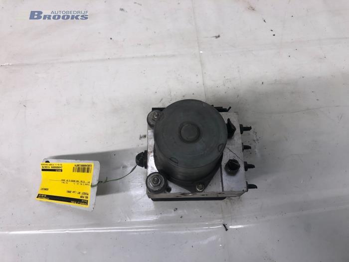 Begagnade ABS-pump Peugeot 307 CC (3B) 2.0 16V Pris € 75,00 Marginaltabell erbjuds av Autobedrijf Brooks