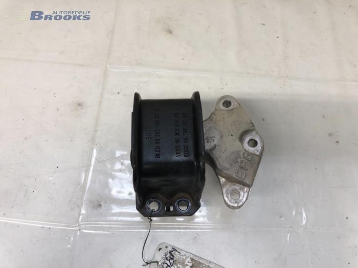 Usagé Support moteur Citroen C4 Berline (NC) 1.6 16V VTi Prix € 15,00 Règlement à la marge proposé par Autobedrijf Brooks
