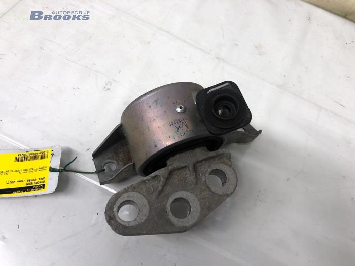 Usagé Support moteur Opel Corsa E 1.0 SIDI Turbo 12V Prix € 15,00 Règlement à la marge proposé par Autobedrijf Brooks