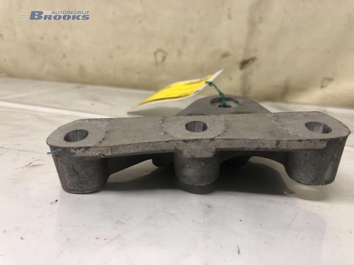 Engine mount from a Seat Ibiza IV (6J5) 1.0 12V 2016