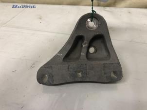 Engine mount from a Seat Ibiza IV (6J5) 1.0 12V 2016