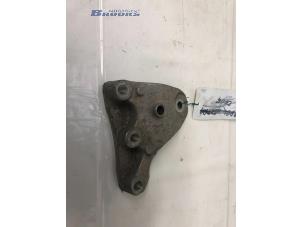 Engine mount from a Seat Ibiza IV (6J5) 1.0 12V 2016