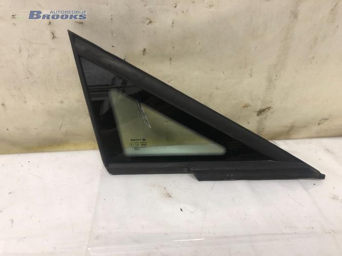 Usados Ventanilla triangular derecha delante Seat Ibiza IV (6J5) 1.0 12V Precio € 35,00 Norma de margen ofrecido por Autobedrijf Brooks
