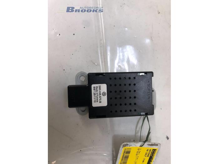 Używane Antena Volkswagen Golf VI (5K1) 1.6 TDI 16V Cena € 15,00 Procedura marży oferowane przez Autobedrijf Brooks