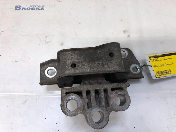 Used Engine mount Fiat Grande Punto (199) 1.2 Price € 25,00 Margin scheme offered by Autobedrijf Brooks
