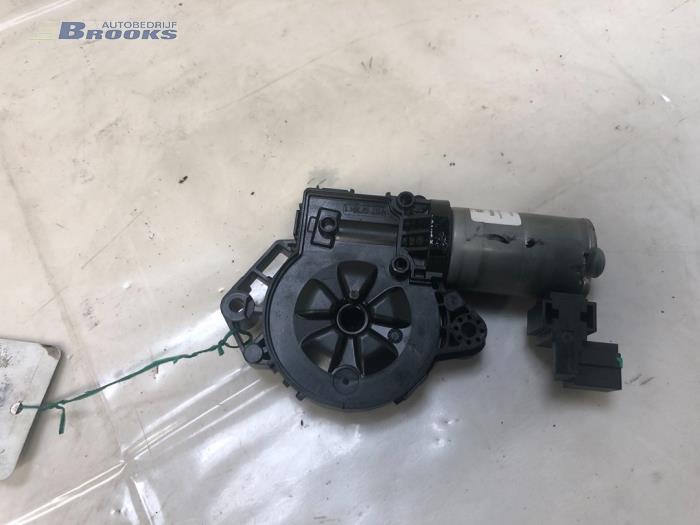 Gebrauchte Schiebedach Motor Mercedes A (W176) 1.6 A-180 16V Preis € 50,00 Margenregelung angeboten von Autobedrijf Brooks