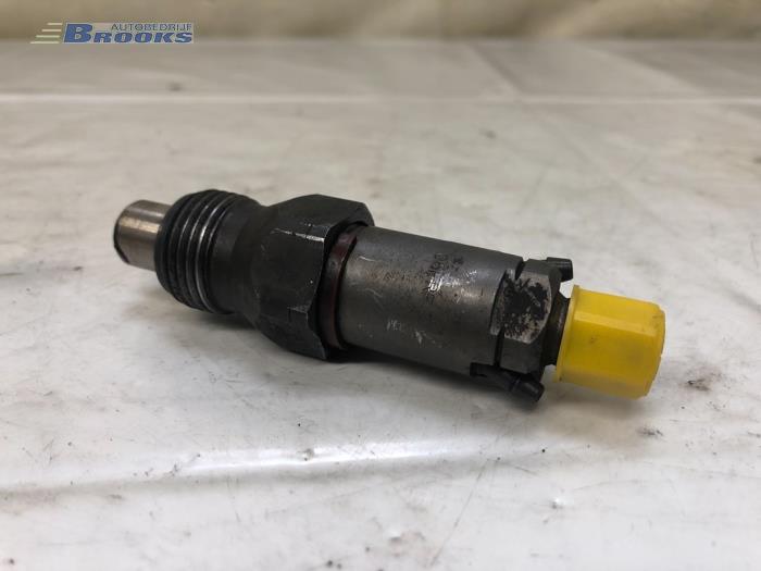 Usagé Injecteurs Renault Kangoo Express (FC) 1.9 D 55 Prix € 30,00 Règlement à la marge proposé par Autobedrijf Brooks